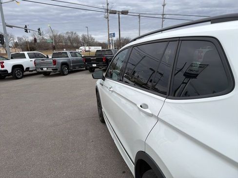 Used 2023 Volkswagen Tiguan SE R-Line image 37