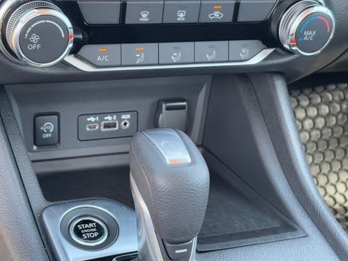 Used 2025 Nissan Sentra SV image 24