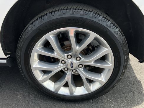 Used 2019 Ford Expedition Limited w/ Equipment Group 302A AWD/4WD image 12