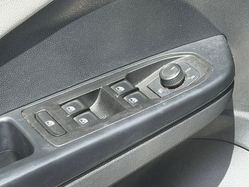 Used 2023 Volkswagen Taos SE AWD/4WD image 12