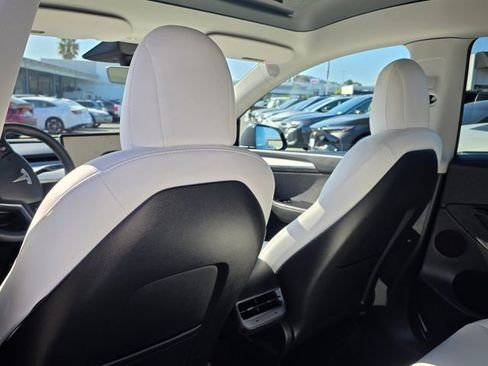 Used 2022 Tesla Model Y Performance image 28