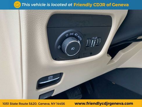 Used 2025 Jeep Grand Cherokee L Limited image 23