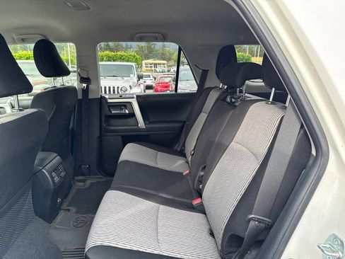 Used 2022 Toyota 4Runner SR5 AWD/4WD image 5
