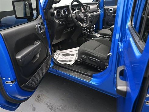 Used 2023 Jeep Gladiator Sport image 19