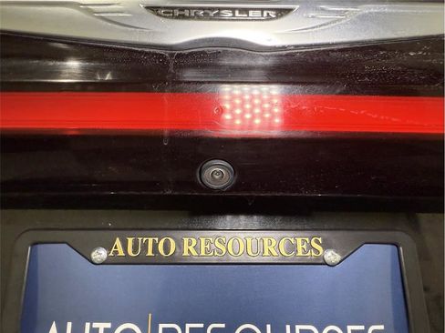 Used 2023 Chrysler Pacifica Touring-L image 24