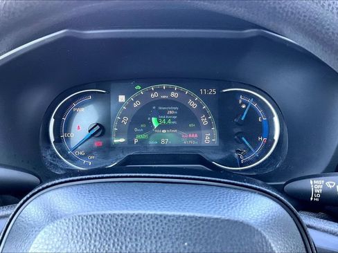 Used 2025 Toyota RAV4 XLE AWD/4WD image 19