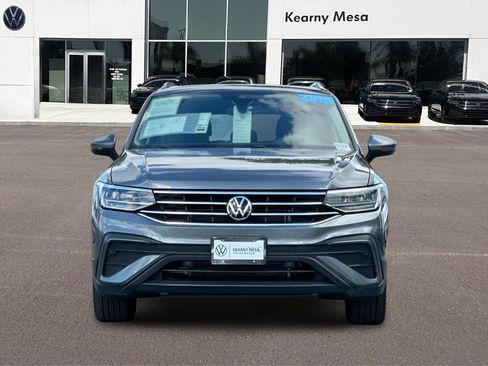 Used 2023 Volkswagen Tiguan SE w/ Panoramic Sunroof Package FWD image 9