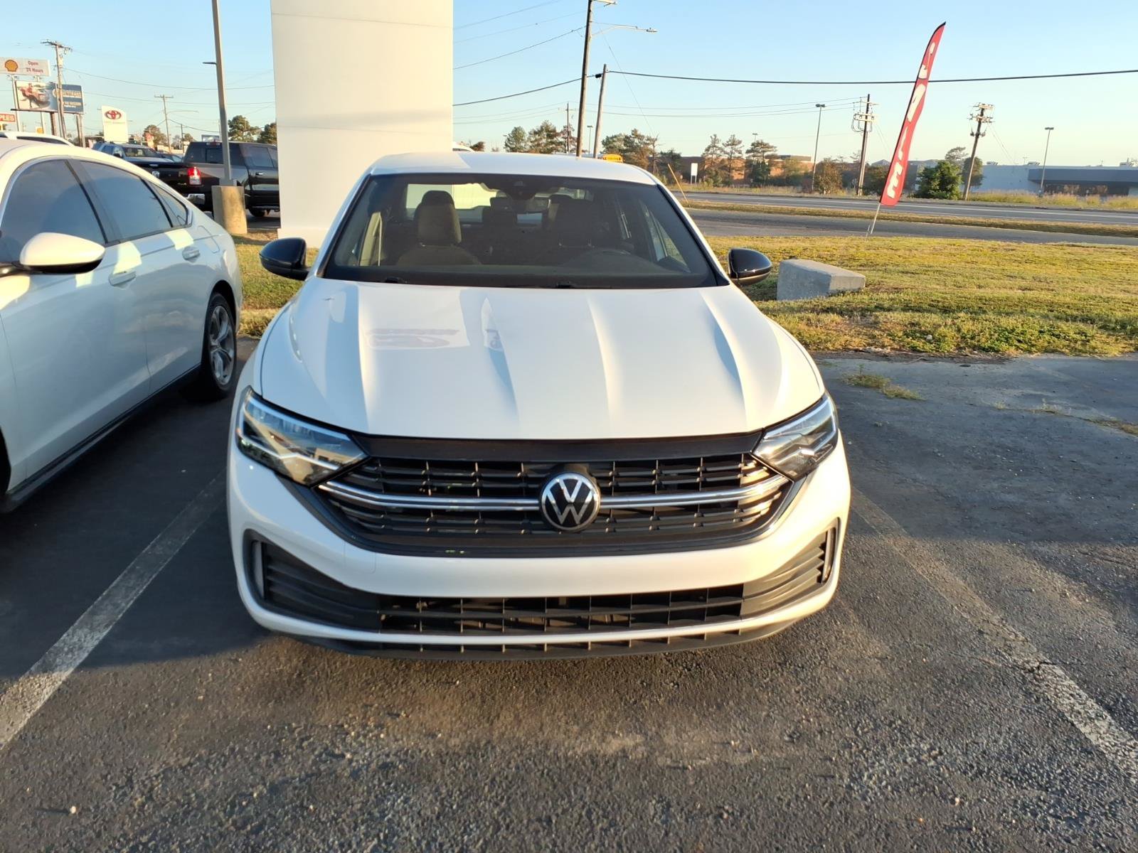 Used 2024 Volkswagen Jetta Sport FWD image 2