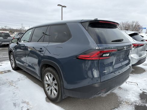 Used 2025 Toyota Grand Highlander AWD image 5