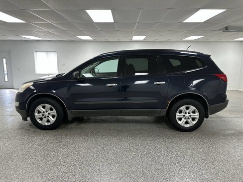 Used 2012 Chevrolet Traverse LS FWD image 5