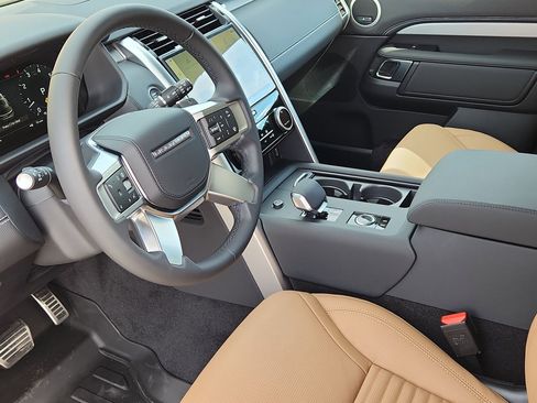 New 2026 Land Rover Discovery Limited Edition AWD/4WD image 4