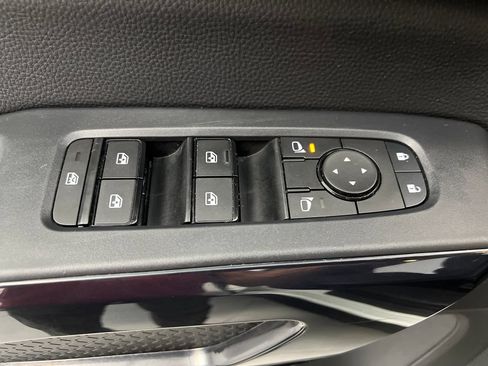 Used 2024 Nissan Pathfinder SV FWD image 15