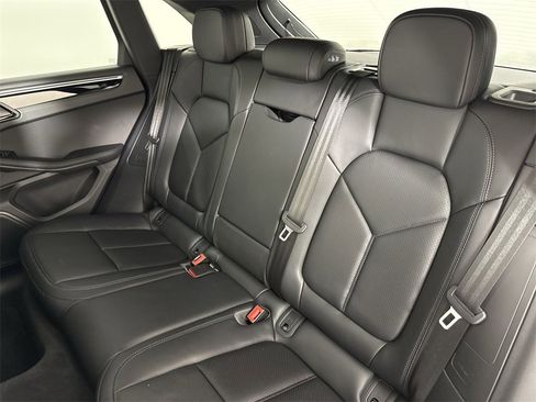 Certified 2025 Porsche Macan image 22