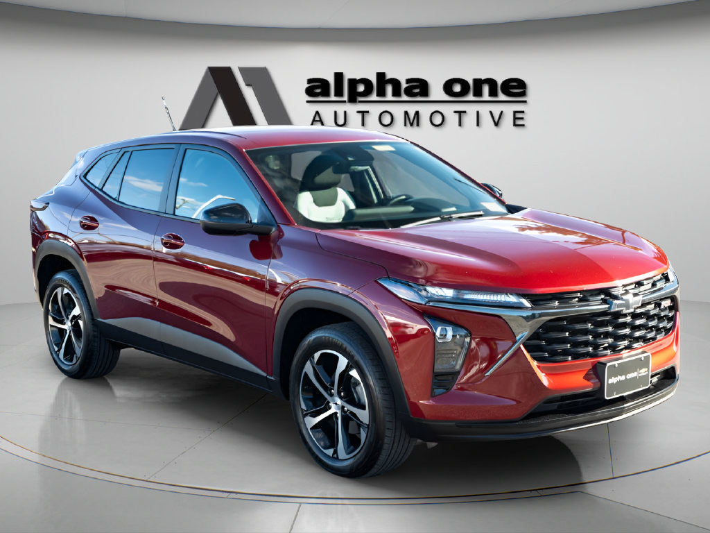 Used 2025 Chevrolet Trax RS FWD image 3