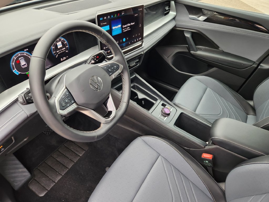Used 2025 Volkswagen Tiguan SE AWD/4WD image 10
