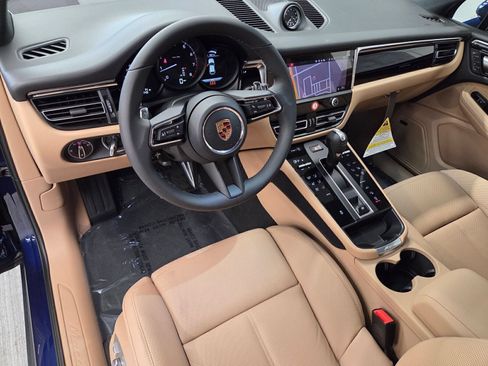 Certified 2026 Porsche Macan AWD/4WD image 4