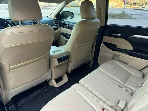 Used 2018 Toyota Highlander XLE image 15