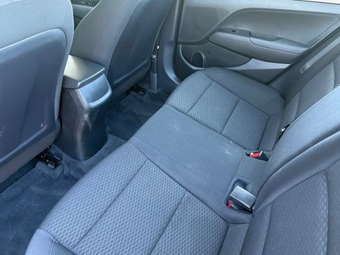 Used 2019 Hyundai Elantra SE w/ Cargo Package FWD image 16