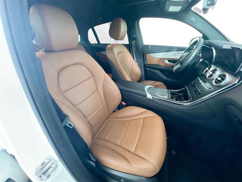 Used 2022 Mercedes-Benz GLC 300 4MATIC Coupe image 21