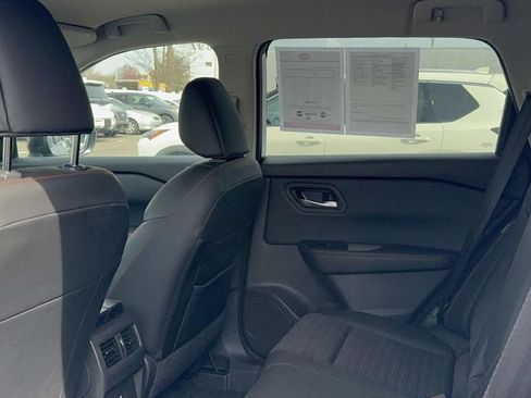 Used 2025 Nissan Rogue SV image 25