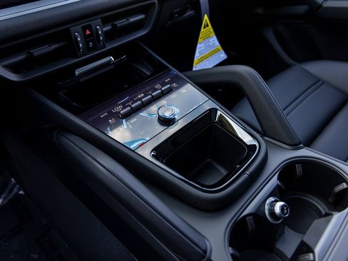 New 2026 Porsche Cayenne Coupe image 38