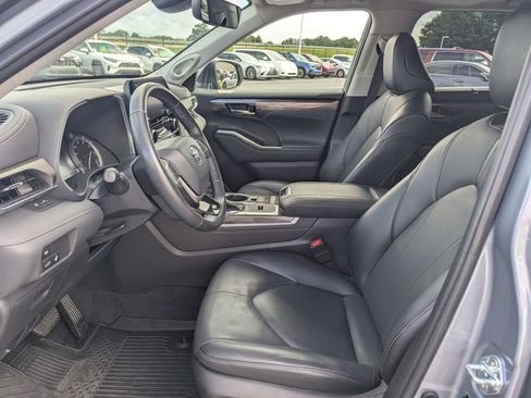 Used 2022 Toyota Highlander Limited FWD image 7