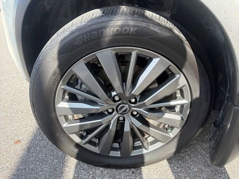 Certified 2024 Nissan Pathfinder SL w/ SL Premium Package image 43