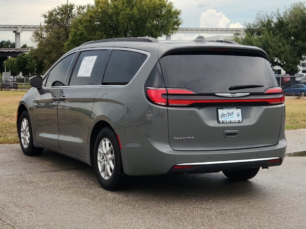 Used 2022 Chrysler Pacifica Touring-L FWD image 3