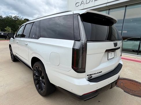 Used 2025 Cadillac Escalade ESV Sport Platinum w/ LPO, ONYX Package AWD/4WD image 3
