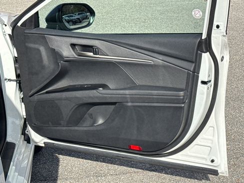 Used 2025 Toyota Camry SE image 14