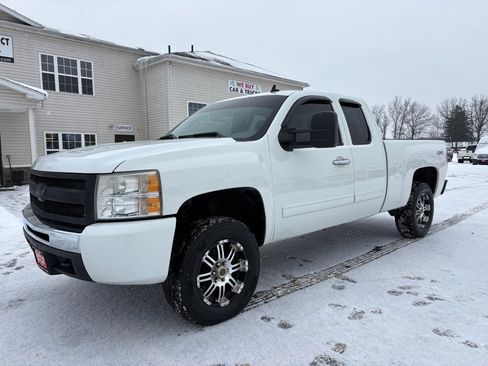 Used 2011 Chevrolet Silverado 1500 LS image 2