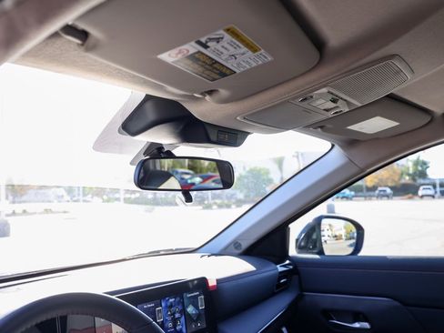 New 2026 Nissan Kicks SR image 13