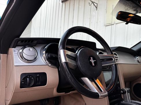 Used 2007 Ford Mustang Convertible image 11