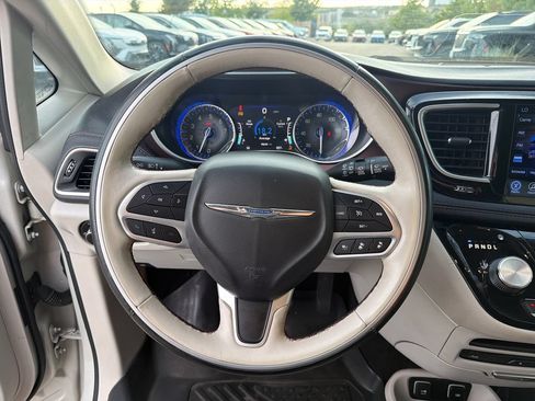 Used 2017 Chrysler Pacifica Limited FWD image 21