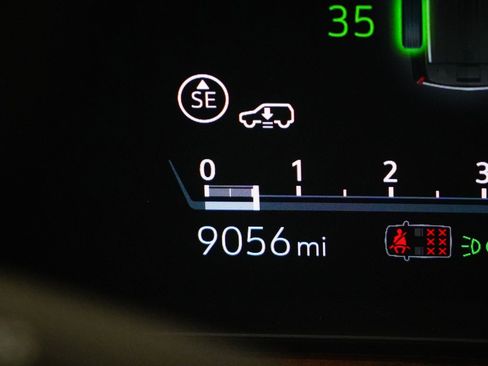 Used 2024 Cadillac Escalade Sport Platinum w/ LPO, ONYX Package image 21