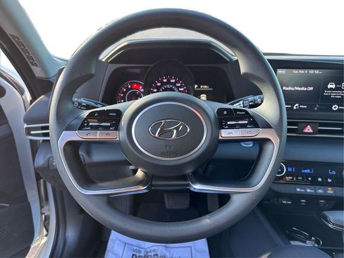 Used 2022 Hyundai Elantra SEL image 20