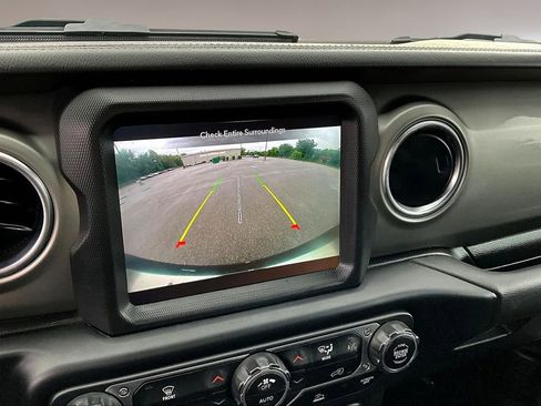 Used 2022 Jeep Wrangler Unlimited Sahara image 15