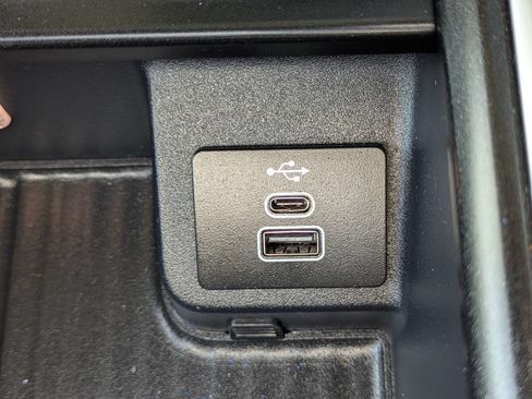 Used 2025 Ford Expedition Active RWD image 31