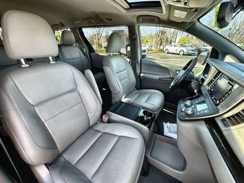 Used 2019 Toyota Sienna XLE w/ XLE Navigation Package image 33