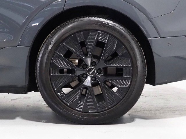 Used 2024 Audi Q8 e-tron Prestige AWD/4WD image 54
