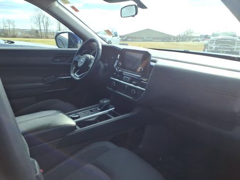 Used 2025 Nissan Pathfinder SV image 21