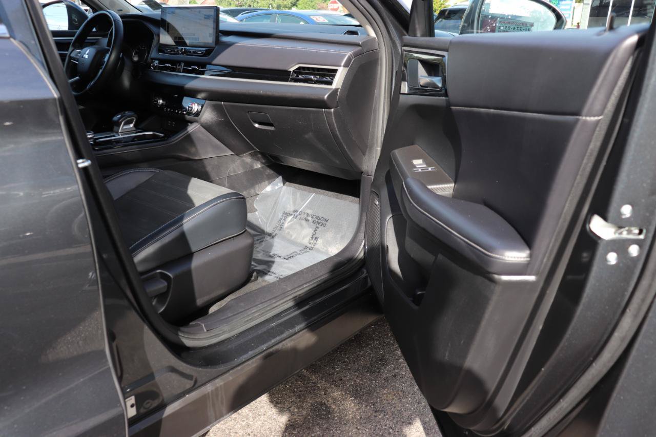 Used 2025 Mitsubishi Outlander SE FWD image 16