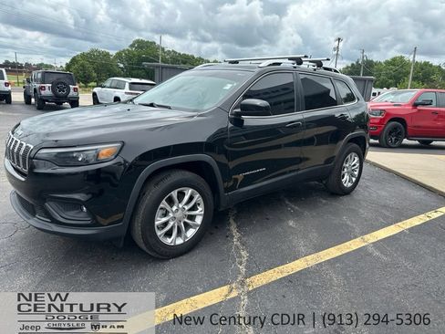 Used 2019 Jeep Cherokee Latitude w/ Popular Appearance Group AWD/4WD image 1