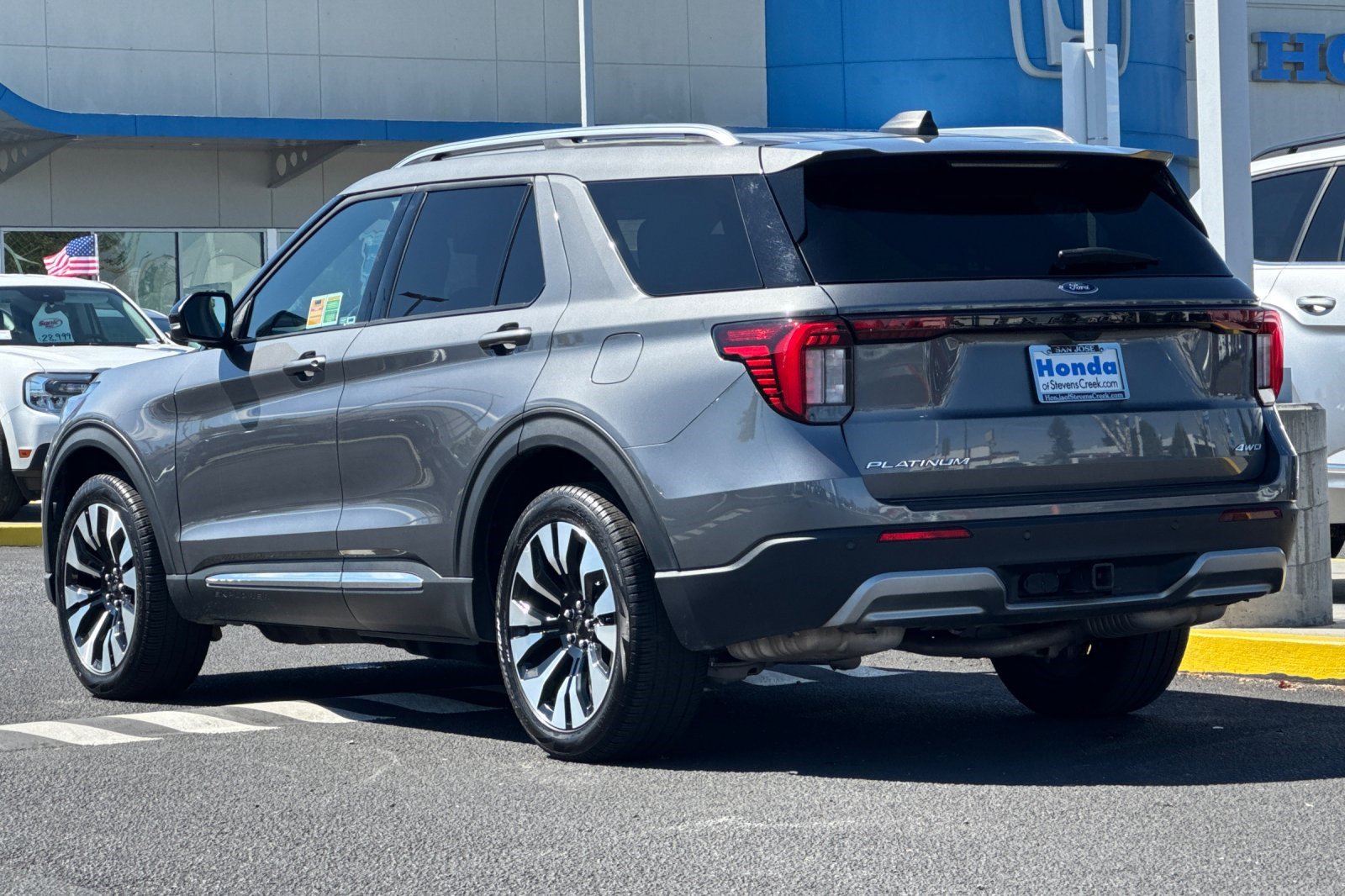 Used 2025 Ford Explorer Platinum w/ LUX Leather Package AWD/4WD image 3