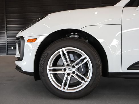 Certified 2026 Porsche Macan AWD/4WD image 12