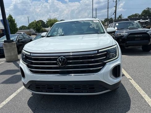 Used 2024 Volkswagen Atlas SE FWD image 2