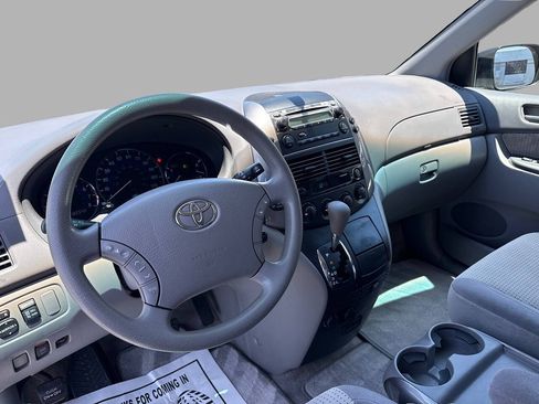 Used 2009 Toyota Sienna LE FWD image 13