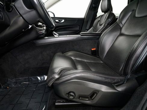 Used 2022 Volvo XC60 B5 Inscription w/ Advanced Package image 11