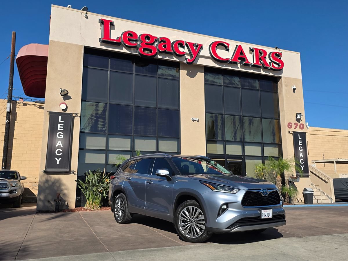 Used 2021 Toyota Highlander Platinum AWD/4WD image 2
