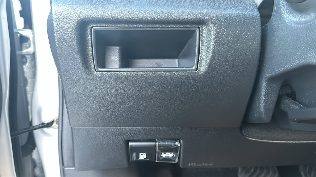 Used 2025 Nissan Versa SV FWD image 20